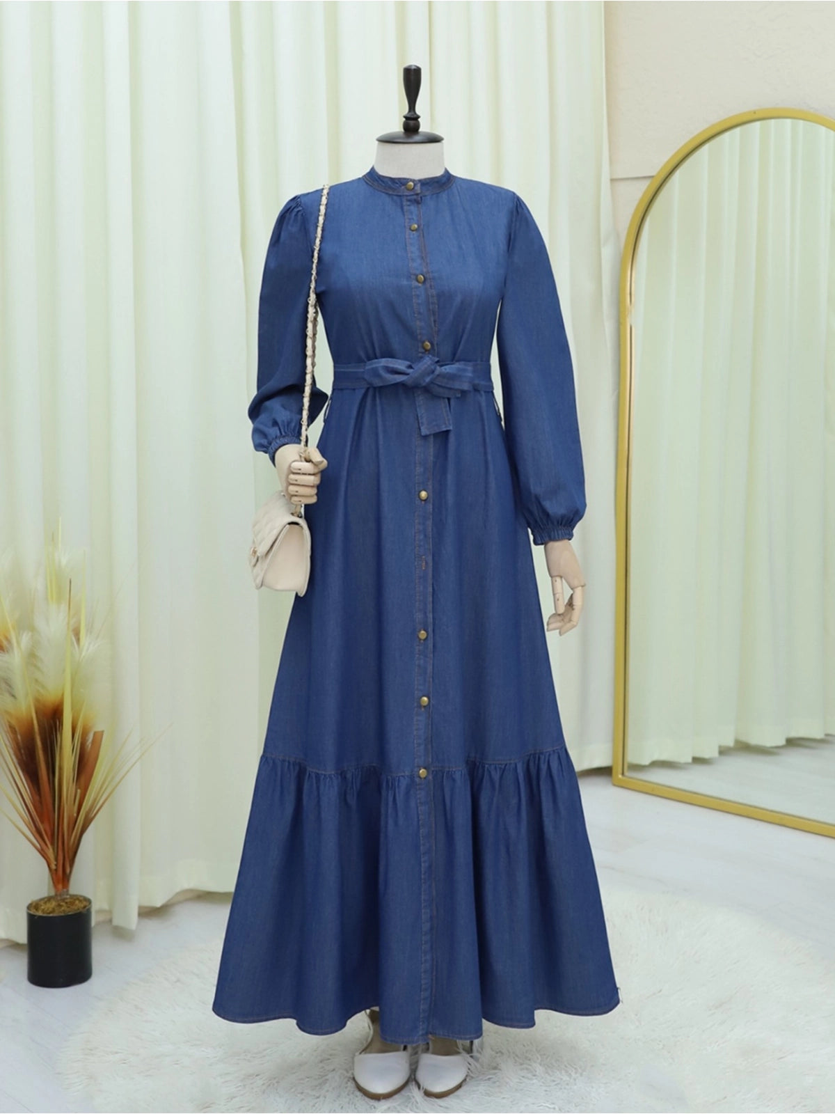 Robe Tendance en Jean Indigo – Coupe Volantée