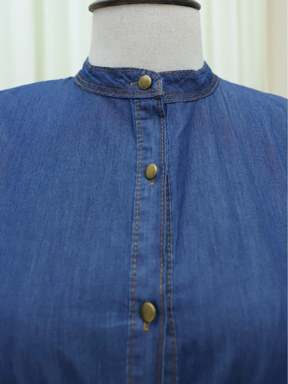 Robe Tendance en Jean Indigo – Coupe Volantée