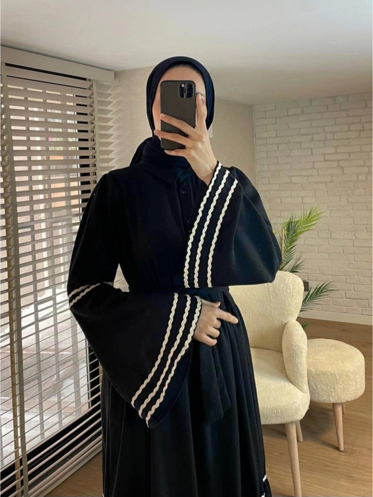 Robe Modeste Brodée – Bleu marine