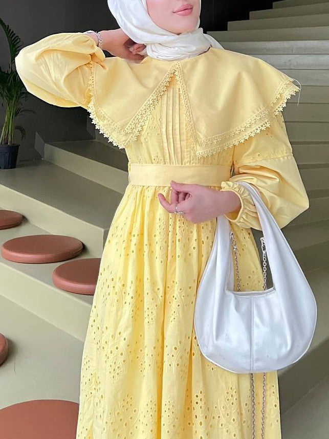 robe capeline en dentelle- Jaune