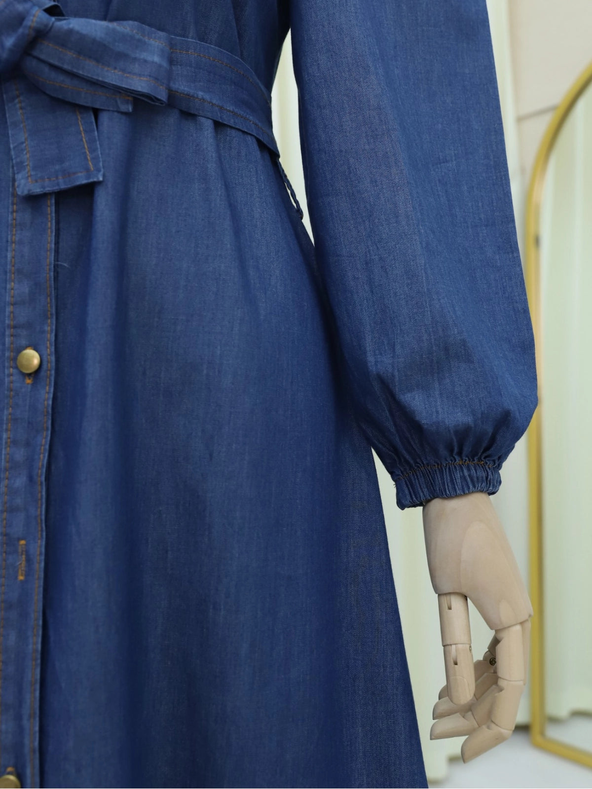 Robe Tendance en Jean Indigo – Coupe Volantée