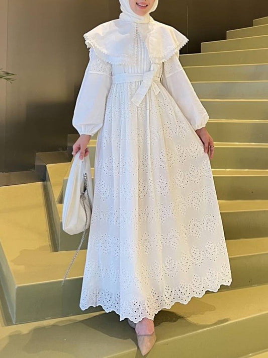 robe capeline en dentelle-Blanche