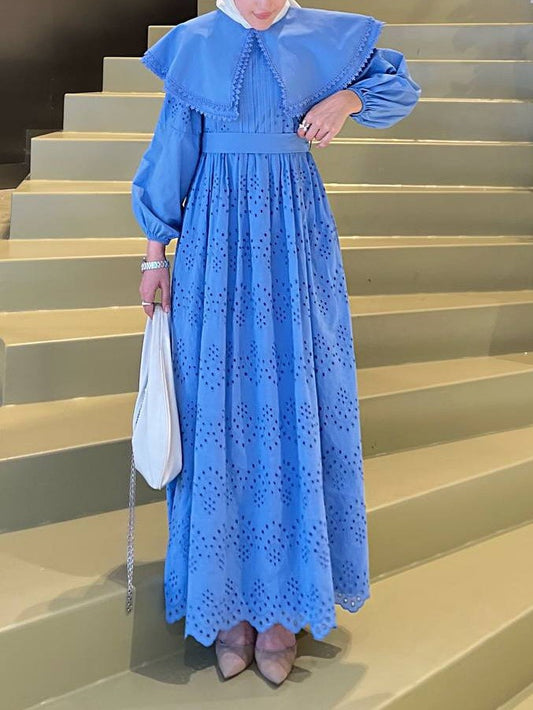 robe capeline en dentelle-bleu