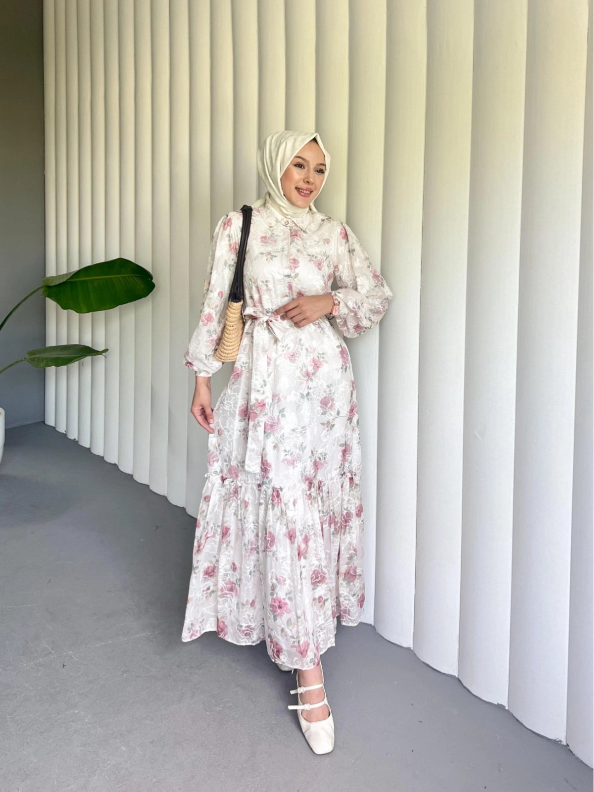 Robe doublée boutonnée à moitié, avec ceinture à la taille - couleur crème