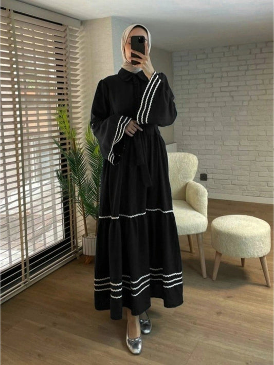 Robe Modeste Brodée – Noir