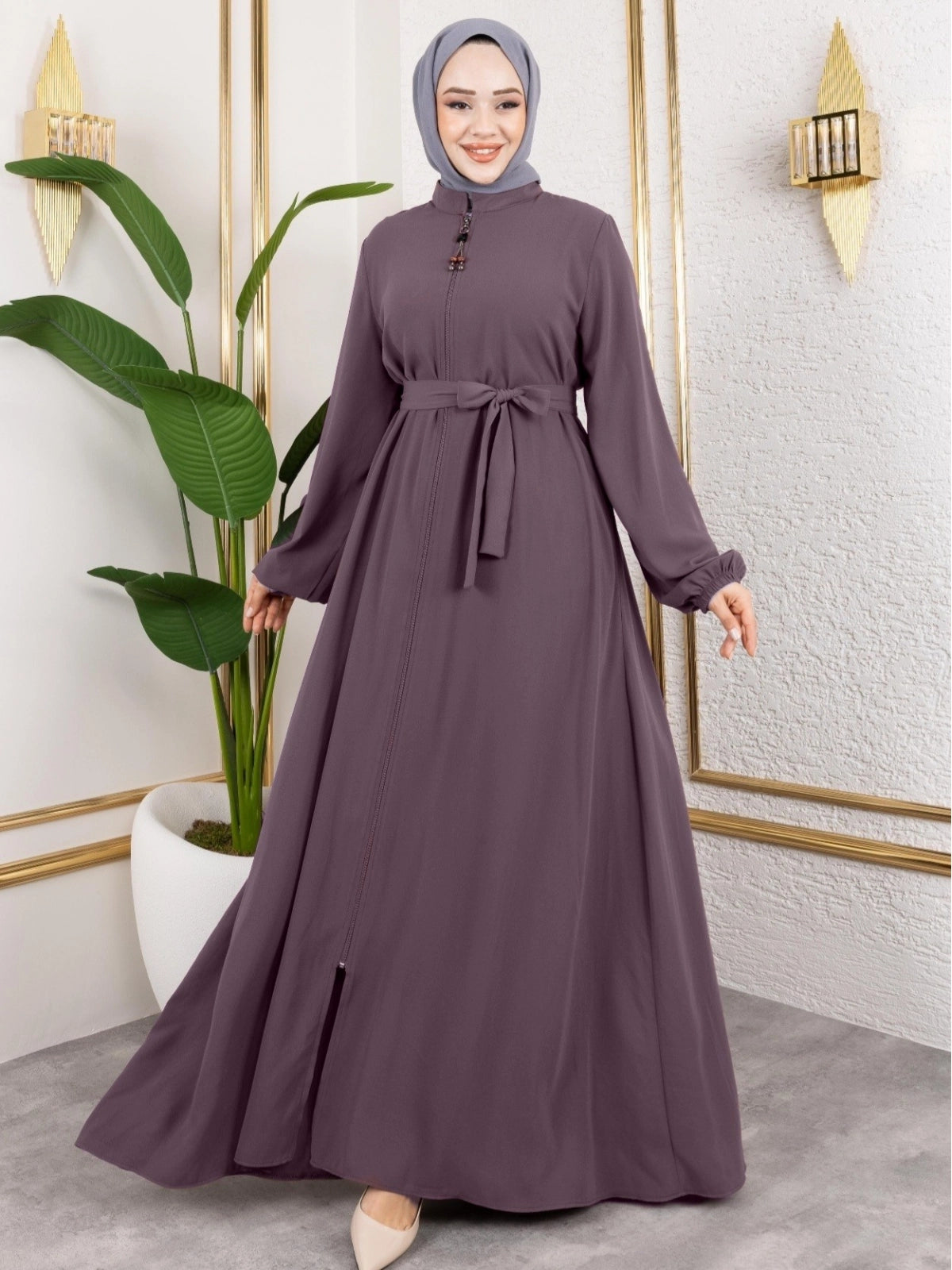 Abaya Fonctionnelle et Stylée à Fermeture Éclair et Taille Ajustée – Couleur Cerise
