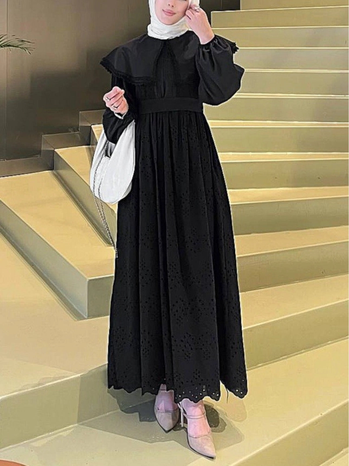 robe capeline en dentelle- Noir