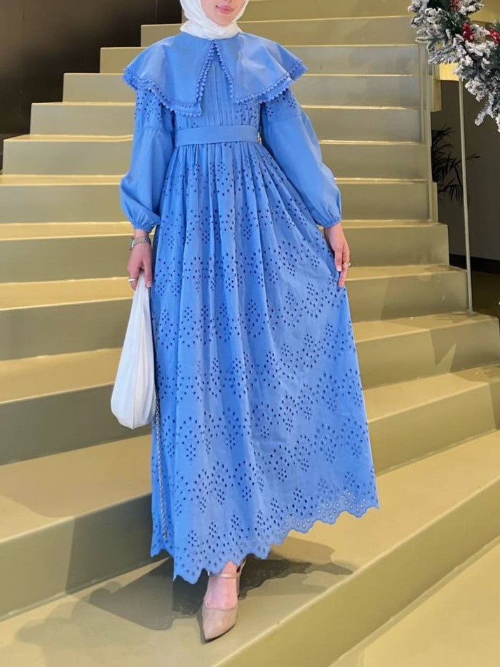 robe capeline en dentelle-bleu