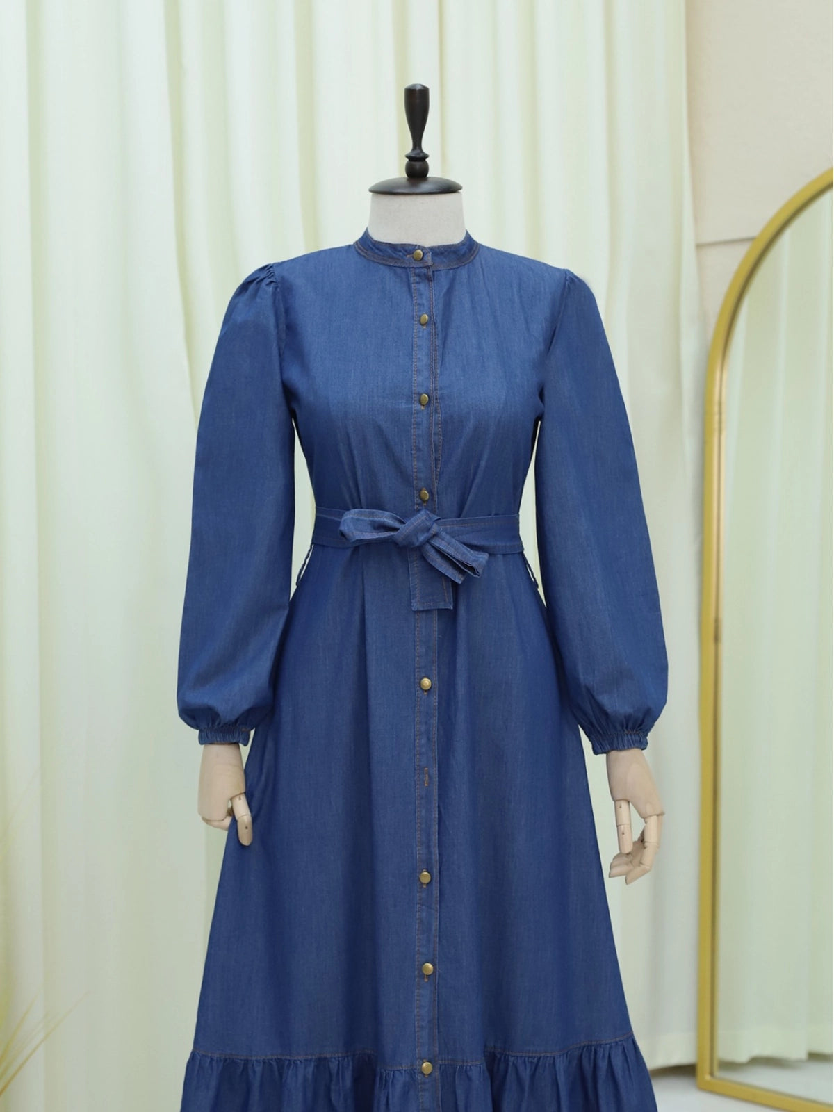 Robe Tendance en Jean Indigo – Coupe Volantée