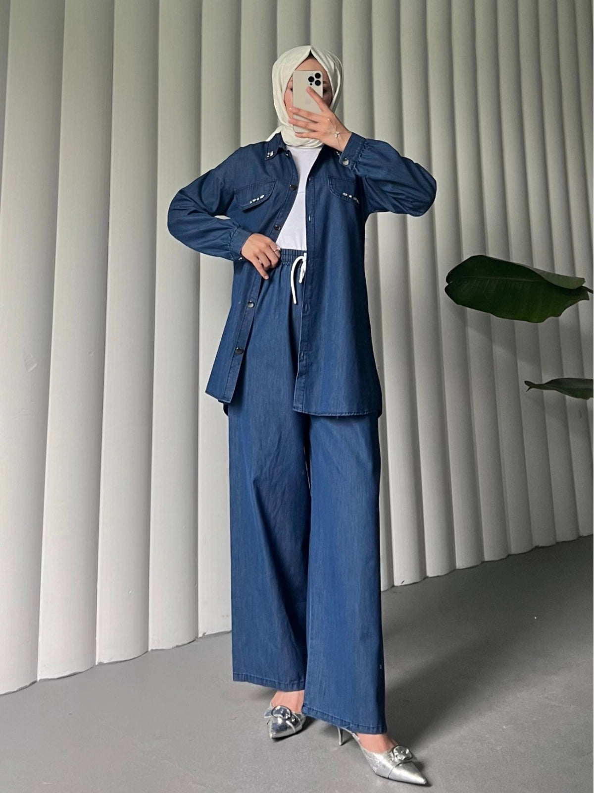 Ensemble Denim Indigo avec Pantalon Large à Poches Boutonnées