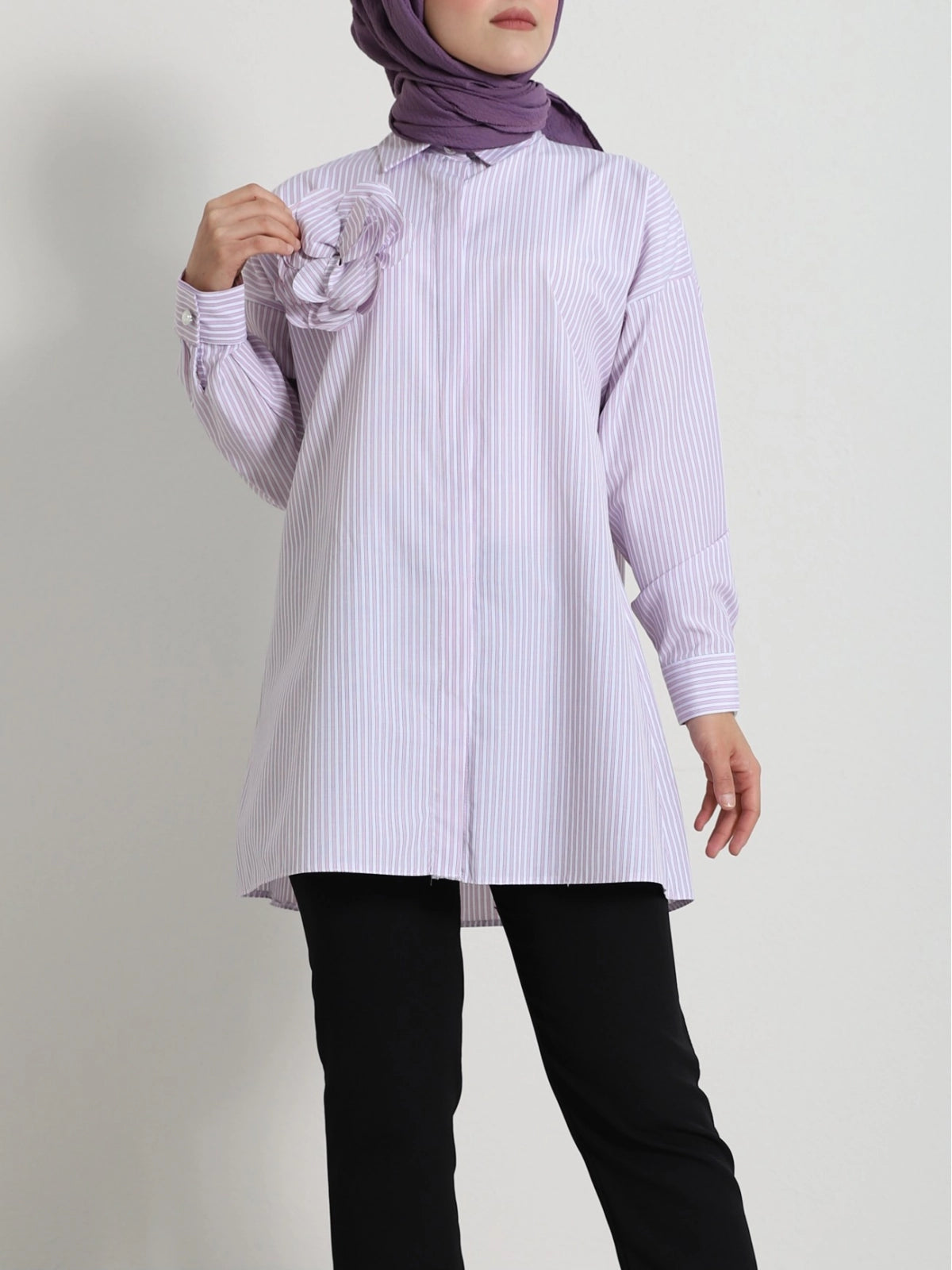 Chemise Rayée avec Broche et Boutons en Perle - rose