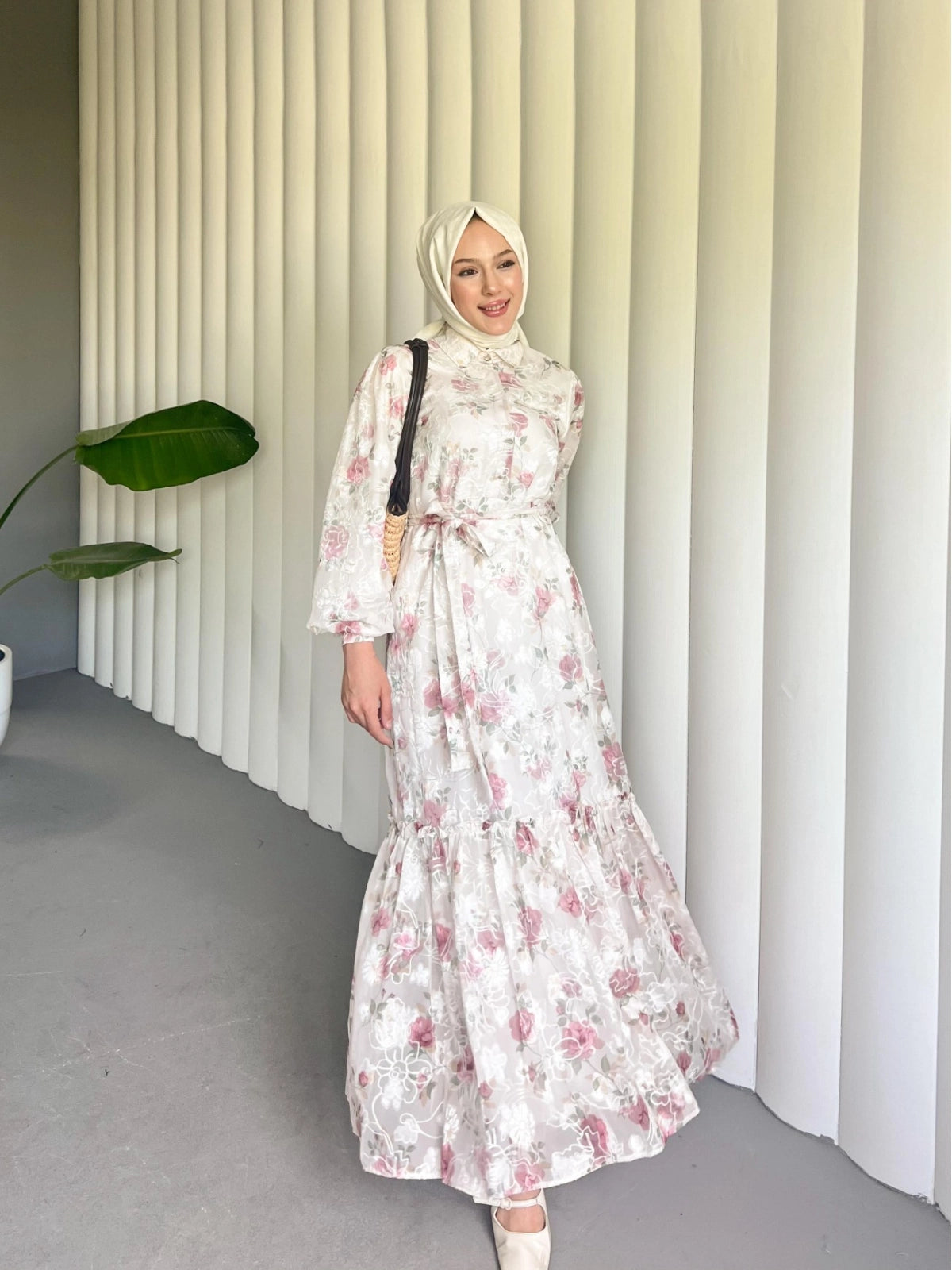 Robe doublée boutonnée à moitié, avec ceinture à la taille - couleur crème