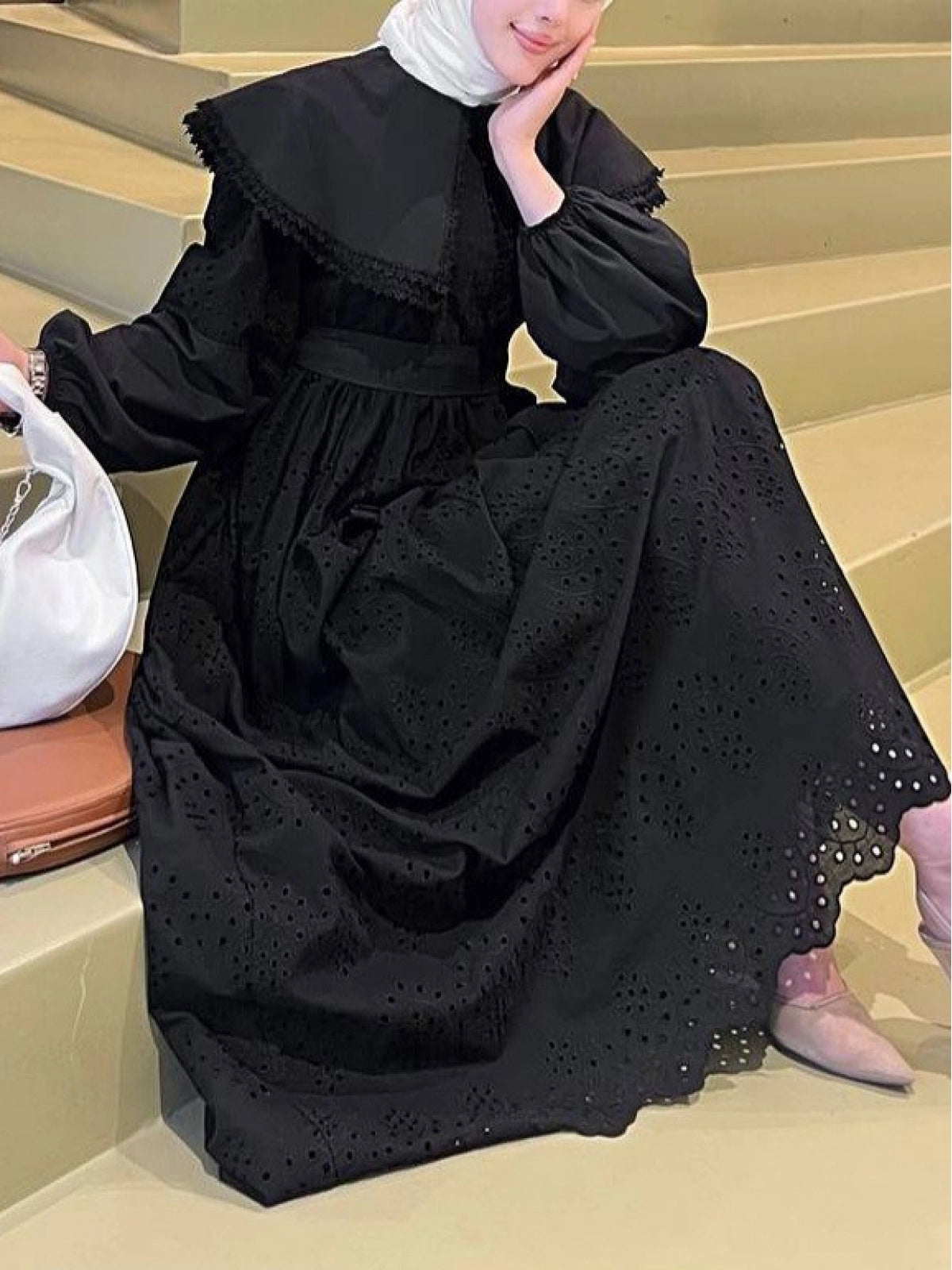 robe capeline en dentelle- Noir