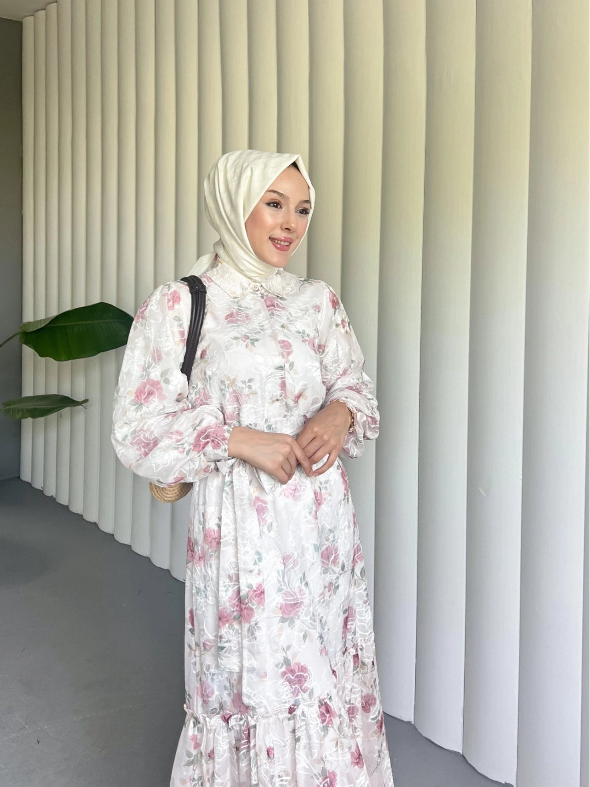 Robe doublée boutonnée à moitié, avec ceinture à la taille - couleur crème