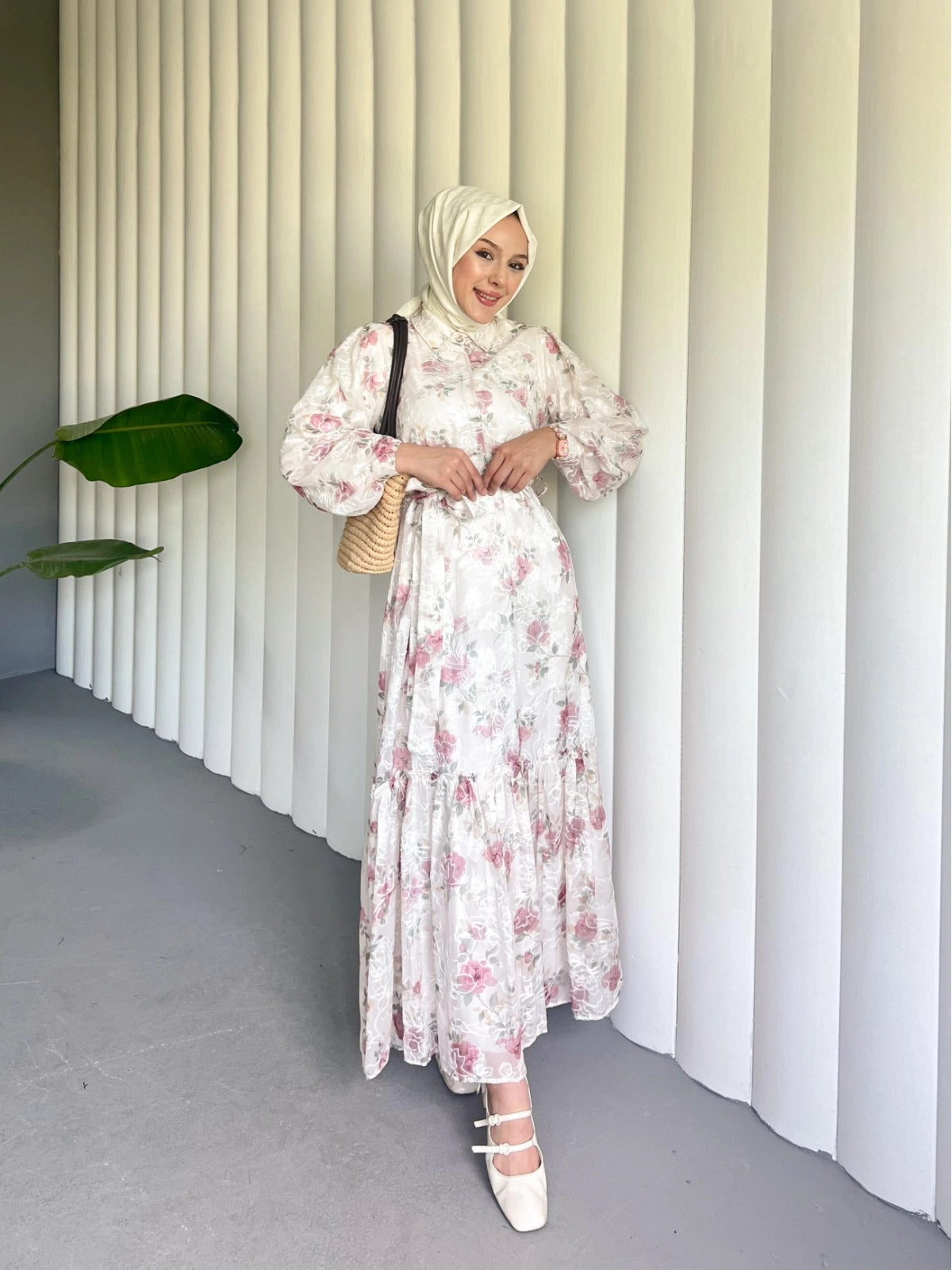 Robe doublée boutonnée à moitié, avec ceinture à la taille - couleur crème