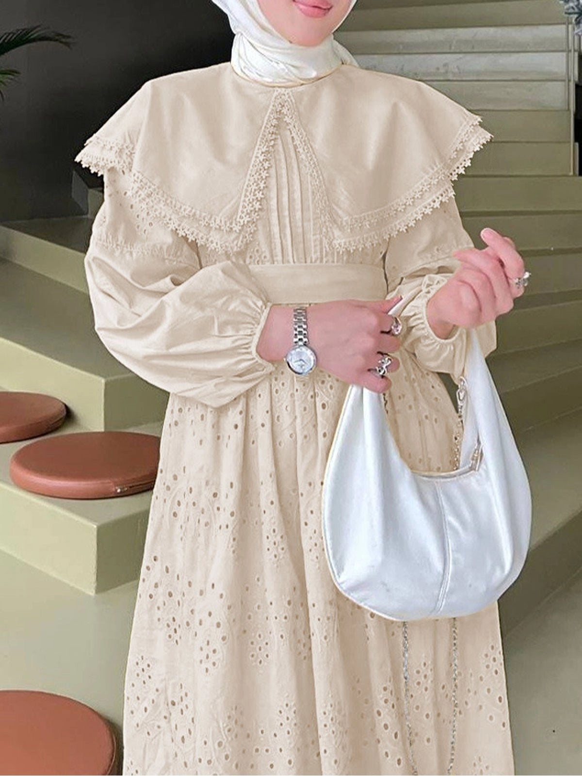 robe capeline en dentelle- Beige