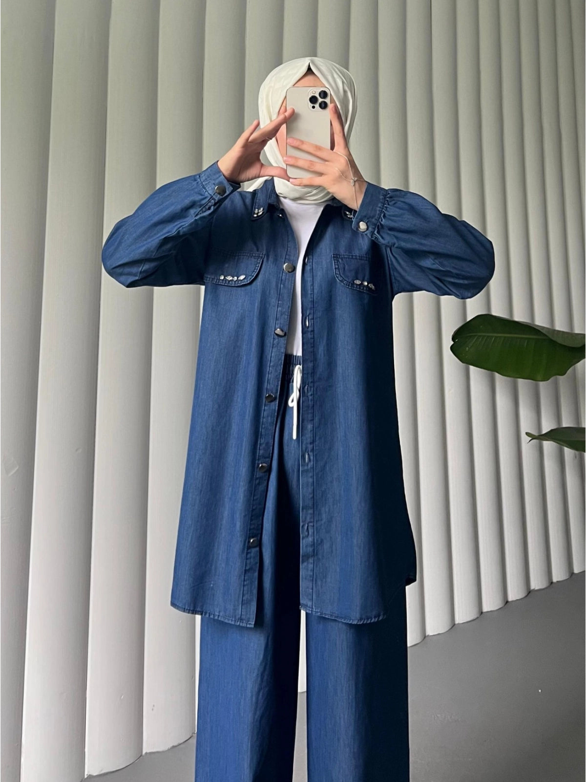 Ensemble Denim Indigo avec Pantalon Large à Poches Boutonnées