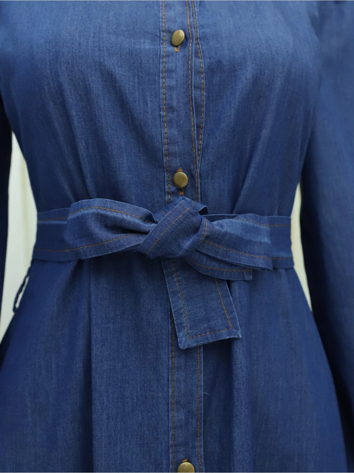 Robe Tendance en Jean Indigo – Coupe Volantée